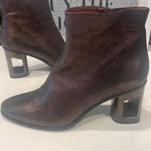 HISPANITAS Metallic Bronze Ankle Boot-  EUC⭐️. Size 10/ 41 Euro:  Hard to find!